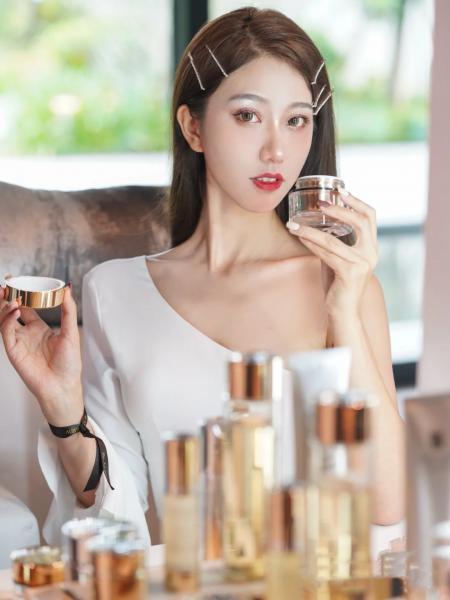 雅诗兰黛白金系列套装价格（雅诗兰黛白金系列使用顺序）