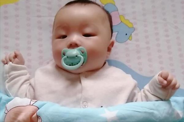 婴儿安抚奶嘴什么牌子最好（什么牌子的安抚奶嘴接近母乳）