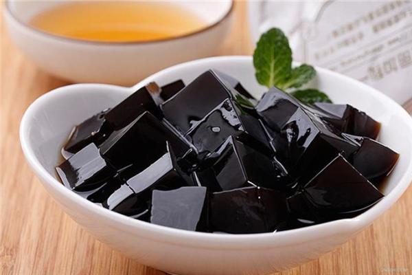 龟苓膏很苦是正常吗 为什么有的龟苓膏特别苦