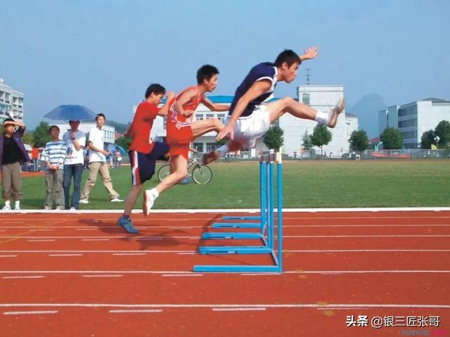 校运会加油稿50字（运动会加油稿短句）