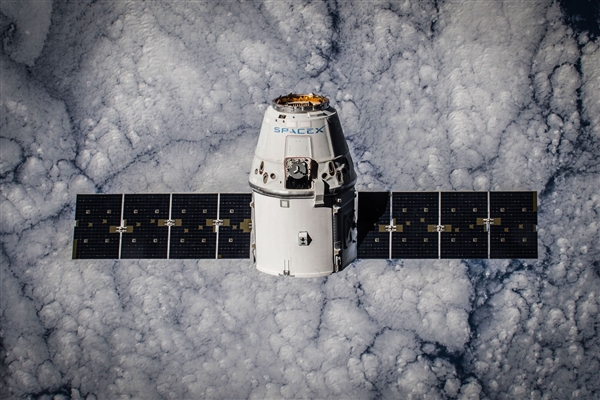 马斯克SpaceX遭遇重大损失 刚发射的40颗星链卫星因地磁风暴宣告报废