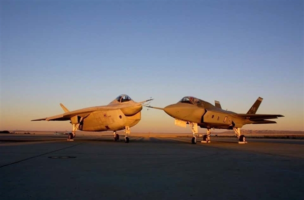 X-32试飞员谈X-32