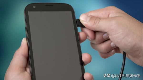 iphone电池假死激活（iphone电池假死强制开机方法）